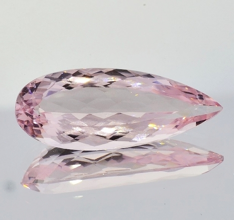 Morganit, Tropfen facettiert (12,82 ct.) aus Brasilien (Minas Gerais)