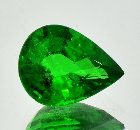 Tsavorit, Tropfen facettiert (5,95 ct.) aus Kenia (Taita Hills) Tsavorit, Tropfen facettiert (5,95 ct.) aus Kenia (Taita Hills)