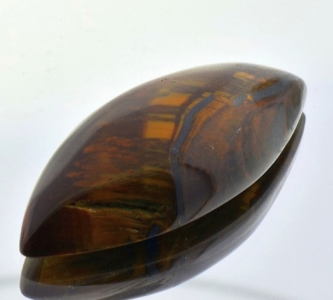 Tigerauge, Navette Cabochon (58,35 ct.) aus Namibia Tigerauge, Navette Cabochon (58,35 ct.) aus Namibia
