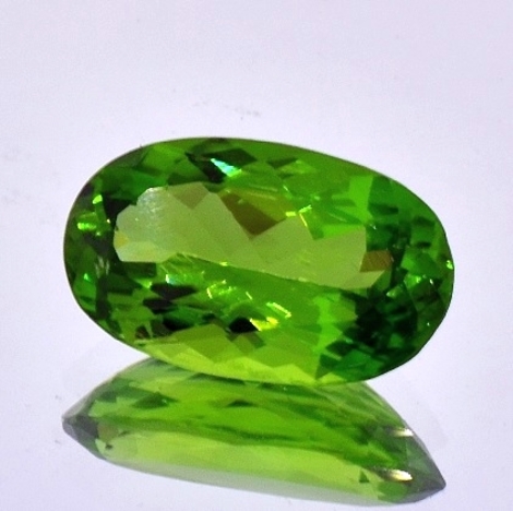 Peridot oval 11.18 ct