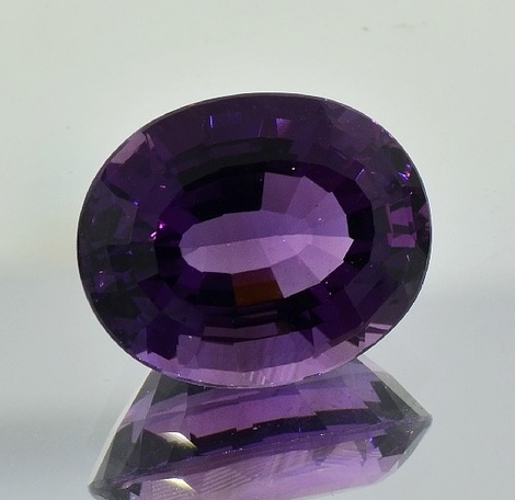 Amethyst, Oval facettiert (10,77 ct.) aus Brasilien Amethyst, Oval facettiert (10,77 ct.) aus Brasilien