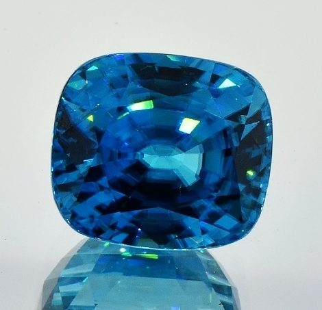 Zirkon, Antikoval facettiert (21,69 ct.) aus Kambodscha (Ratanakiri) Zirkon, Antikoval facettiert (21,69 ct.) aus Kambodscha (Ratanakiri)