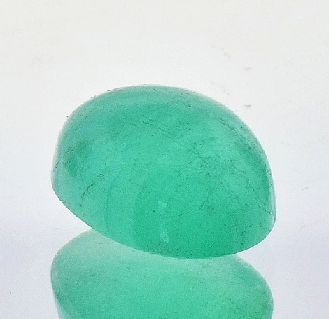 Smaragd, Oval Cabochon (7,75 ct.) aus Kolumbien Smaragd, Oval Cabochon (7,75 ct.) aus Kolumbien