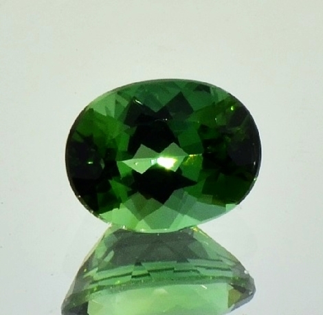 Verdelith, Oval facettiert (2,22 ct.) aus Brasilien (Minas Gerais) Verdelith, Oval facettiert (2,22 ct.) aus Brasilien (Minas Gerais)
