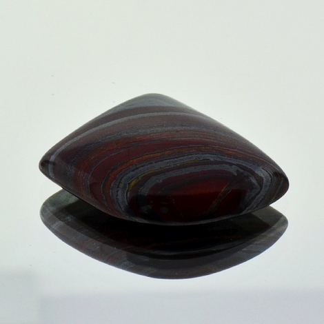 Tigereisen, Freiform Cabochon (28,84 ct.) aus Kenia Tigereisen, Freiform Cabochon (28,84 ct.) aus Kenia