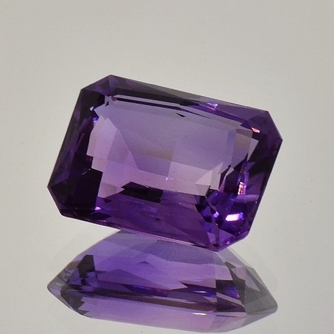 Amethyst, Achteck facettiert (21,78 ct.) aus Brasilien Amethyst, Achteck facettiert (21,78 ct.) aus Brasilien