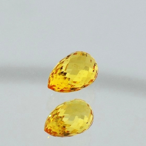 Saphir Briolett gelb 0,72 ct Saphir Briolett gelb 0,72 ct