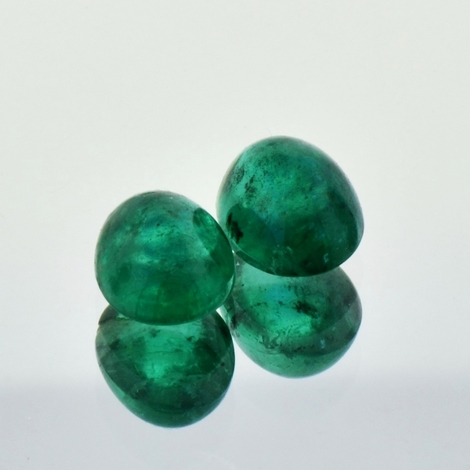 Smaragd Duo , Oval Cabochon (4,48 ct.) aus Sambia Smaragd Duo , Oval Cabochon (4,48 ct.) aus Sambia