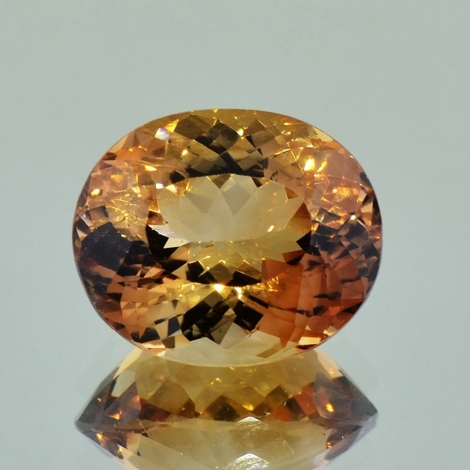 Topas, Oval facettiert (19,84 ct.) aus Pakistan (Katlang) Topas, Oval facettiert (19,84 ct.) aus Pakistan (Katlang)