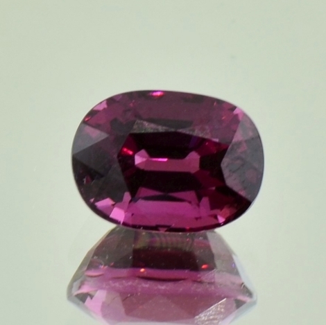 Rhodolith, Oval facettiert (5,42 ct.) aus Mosambik (Manica) Rhodolith, Oval facettiert (5,42 ct.) aus Mosambik (Manica)