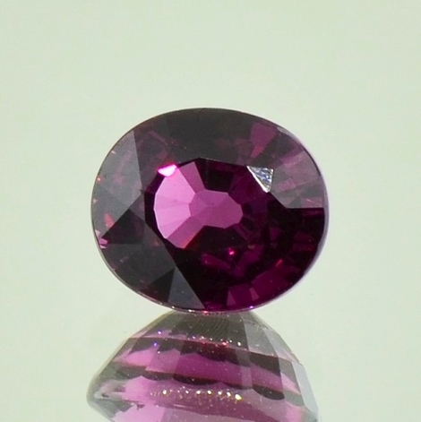 Granat - Rhodolith, Oval facettiert (4,18 ct.) aus Mosambik (Manica)