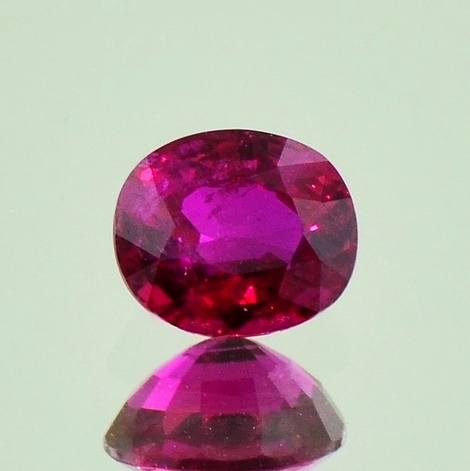 Rubin, Oval facettiert (1,14 ct.) aus Mosambik (Montepuez) Rubin, Oval facettiert (1,14 ct.) aus Mosambik (Montepuez)
