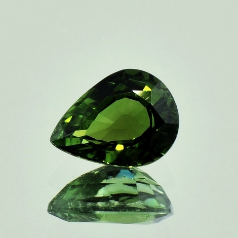 Verdelith, Tropfen facettiert (2,28 ct.) aus Nigeria Verdelith, Tropfen facettiert (2,28 ct.) aus Nigeria