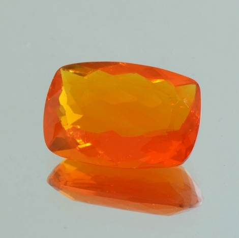Feueropal, Antikoval facettiert (8,85 ct.) aus Brasilien (Rio Grande do Sul) Feueropal, Antikoval facettiert (8,85 ct.) aus Brasilien (Rio Grande do Sul)