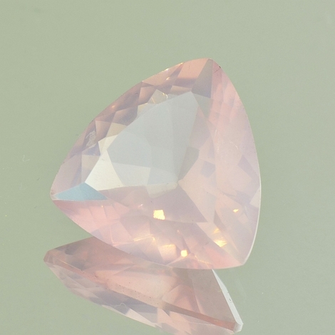 Rosenquarz, Triangel facettiert (9,3 - 10,8 ct.) aus Brasilien Rosenquarz, Triangel facettiert (9,3 - 10,8 ct.) aus Brasilien