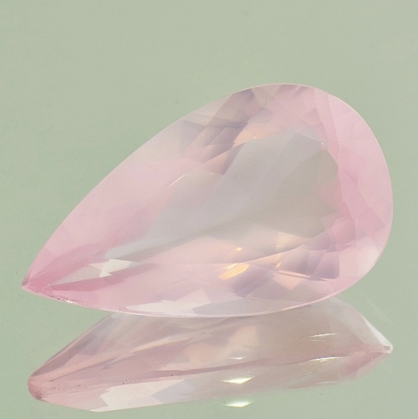 Rosenquarz, Tropfen facettiert (41,30 ct.) aus Brasilien Rosenquarz, Tropfen facettiert (41,30 ct.) aus Brasilien