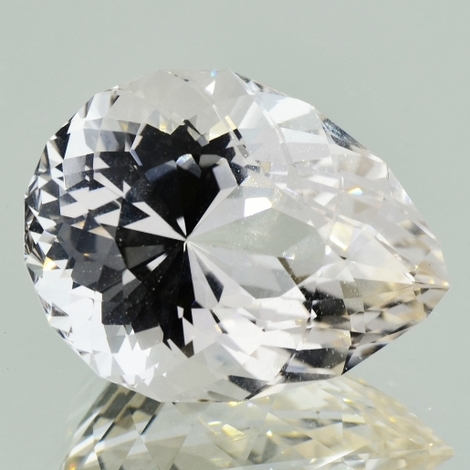 Topas, Tropfen facettiert (44,82 ct.) aus Pakistan (Gilgit)