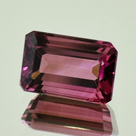 Turmalin, Achteck facettiert (4,88 ct.) aus Nigeria Turmalin, Achteck facettiert (4,88 ct.) aus Nigeria