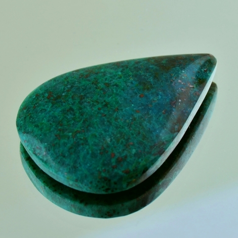 Chrysokoll, Tropfen (38,35 ct.) aus Peru (Lilly Mine) Chrysokoll, Tropfen (38,35 ct.) aus Peru (Lilly Mine)