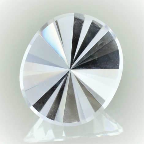 Quarz, Design-Oval facettiert (22,80 ct.) aus Brasilien