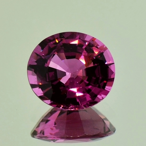 Spinell, Oval facettiert (5,19 ct.) aus Tansania (Tunduru) Spinell, Oval facettiert (5,19 ct.) aus Tansania (Tunduru)