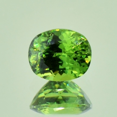 Demantoid, Oval facettiert (1,52 ct.) aus Namibia (Erongo Region)