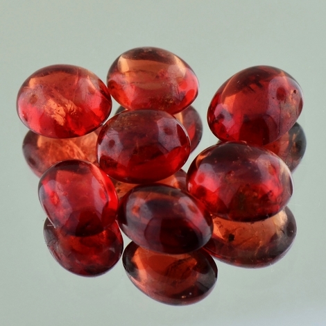 Spinell Lot, Oval Cabochon (21,33 ct.) aus Burma (Myanmar) Spinell Lot, Oval Cabochon (21,33 ct.) aus Burma (Myanmar)