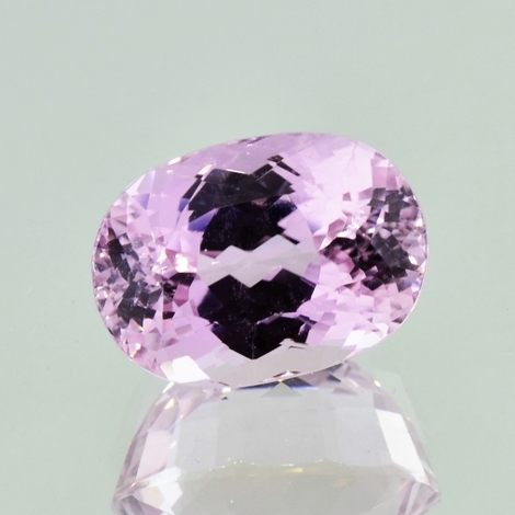 Kunzit, Oval facettiert (17,84 ct.) aus Pakistan