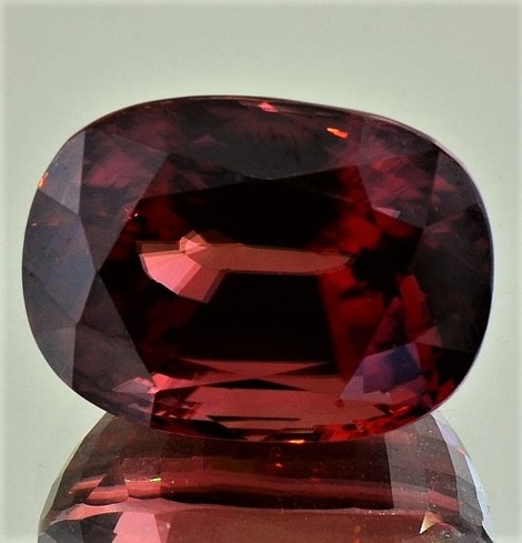 Zircon cushion reddish 40.24 ct Zircon cushion reddish 40.24 ct