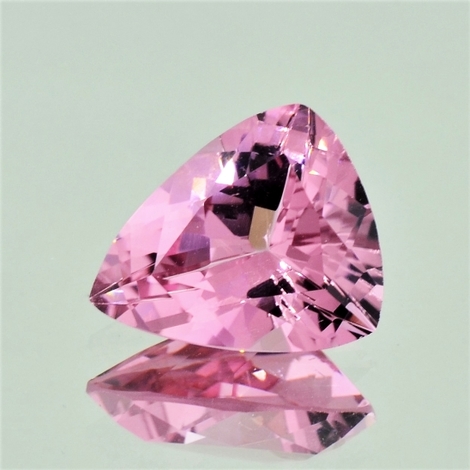 Turmalin, Triangel facettiert (5,58 ct.) aus Brasilien Turmalin, Triangel facettiert (5,58 ct.) aus Brasilien