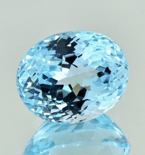 Blautopas, Oval facettiert (21,35 ct.) aus Brasilien Blautopas, Oval facettiert (21,35 ct.) aus Brasilien