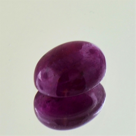 Rubin, Oval Cabochon (4,76 ct.) aus Thailand Rubin, Oval Cabochon (4,76 ct.) aus Thailand
