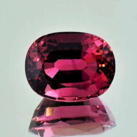 Turmalin, Oval facettiert (6,23 ct.) aus Mosambik Turmalin, Oval facettiert (6,23 ct.) aus Mosambik
