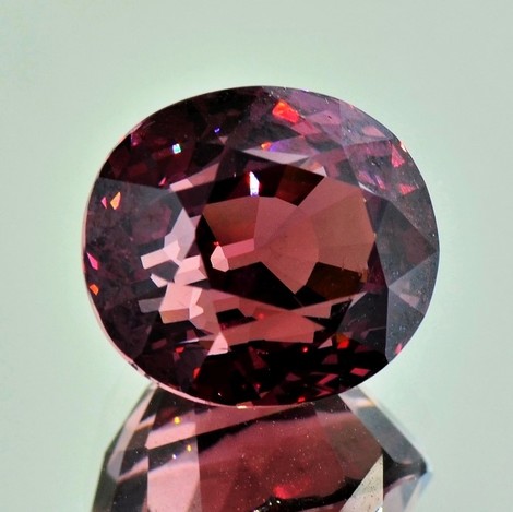 Malaya-Granat oval 16,35 ct