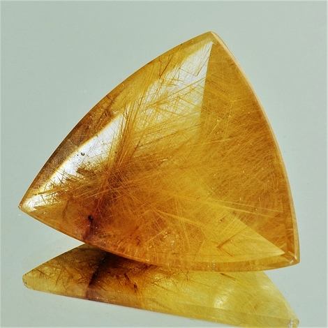 Rutilquarz, Triangel facettiert (70,13 ct.) aus Brasilien Rutilquarz, Triangel facettiert (70,13 ct.) aus Brasilien