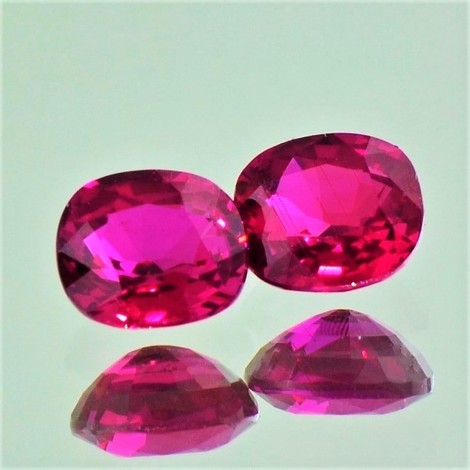 Rubin Duo, Antikoval facettiert (2,25 ct.) aus Mosambik (Montepuez) Rubin Duo, Antikoval facettiert (2,25 ct.) aus Mosambik (Montepuez)