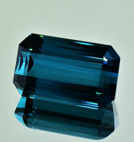 Indigolith, Achteck facettiert (18,59 ct.) aus Namibia