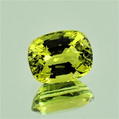 Chrysoberyll, Antikoval facettiert (3,31 ct.) aus Sri Lanka Chrysoberyll, Antikoval facettiert (3,31 ct.) aus Sri Lanka