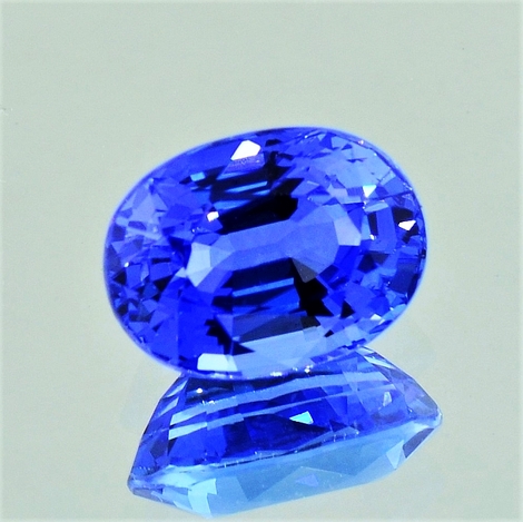 Saphir, Oval facettiert (4,26 ct.) aus Sri Lanka (Ratnapura District) Saphir, Oval facettiert (4,26 ct.) aus Sri Lanka (Ratnapura District)
