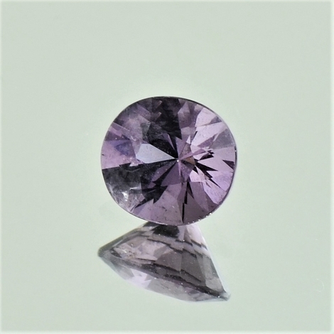 Spinell oval gräulich-lila 1,23 ct