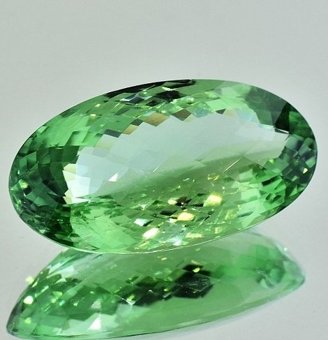 Prasiolith, Oval facettiert (40,10 ct.) aus Brasilien (Rio Grande do Sul) Prasiolith, Oval facettiert (40,10 ct.) aus Brasilien (Rio Grande do Sul)