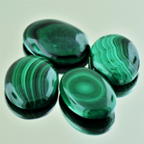 Malachit Lot, Oval Cabochon (149,58 ct.) aus Namibia (Ogonja Mine) Malachit Lot, Oval Cabochon (149,58 ct.) aus Namibia (Ogonja Mine)