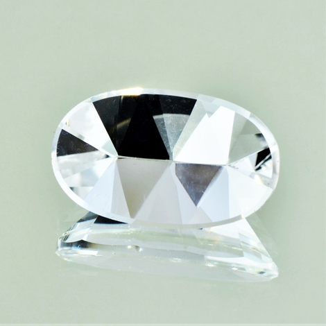 Quarz, Design-Oval facettiert (14,96 ct.) aus Brasilien Quarz, Design-Oval facettiert (14,96 ct.) aus Brasilien