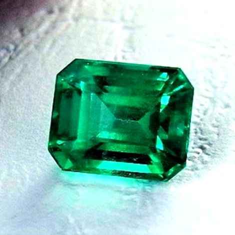 Smaragd, Achteck facettiert (2,29 ct.) aus Brasilien Smaragd, Achteck facettiert (2,29 ct.) aus Brasilien