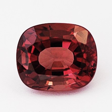 Malaya-Granat, Antikoval facettiert (5,58 ct.) aus Madagaskar (Bekily) Malaya-Granat, Antikoval facettiert (5,58 ct.) aus Madagaskar (Bekily)
