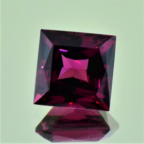Rhodolite princess 8.31 ct Rhodolite princess 8.31 ct