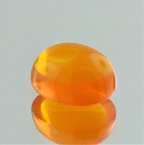 Feueropal, Oval Cabochon (7,11 ct.) aus Brasilien (Rio Grande do Sul) Feueropal, Oval Cabochon (7,11 ct.) aus Brasilien (Rio Grande do Sul)