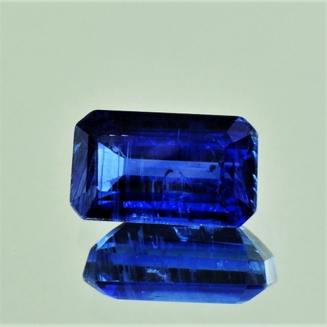 Kyanit, Achteck facettiert (4,22 ct.) aus Nepal Kyanit, Achteck facettiert (4,22 ct.) aus Nepal