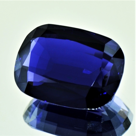 Iolith, Antikoval facettiert (21,79 ct.) aus Madagaskar (Bekily) Iolith, Antikoval facettiert (21,79 ct.) aus Madagaskar (Bekily)