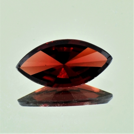 Almandin Granat, Navette facettiert (4,34 ct.) aus Madagaskar Almandin Granat, Navette facettiert (4,34 ct.) aus Madagaskar
